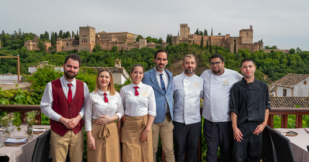 Los camareros del restaurante Aben Humeya