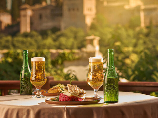 Cenas sin prisas en Aben humeya junto con Cervezas Alhambra