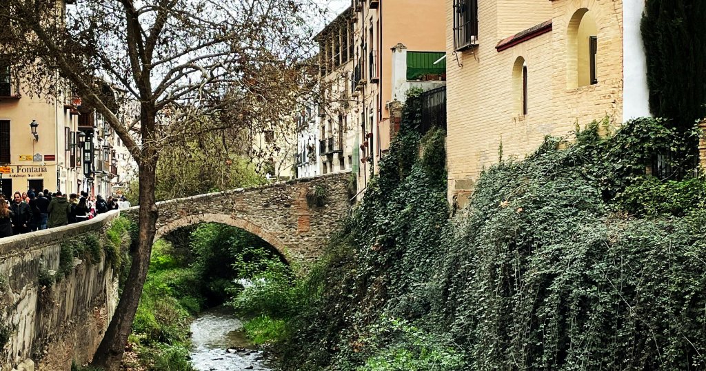 Paseo de los tristes en Granada. 