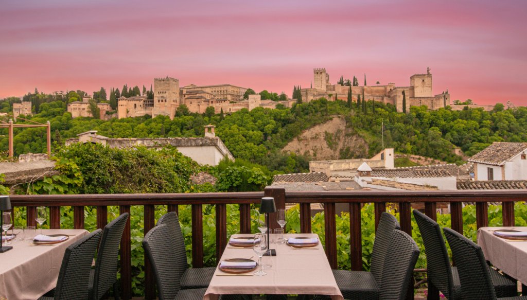 Terraza con vistas a la Alhambra