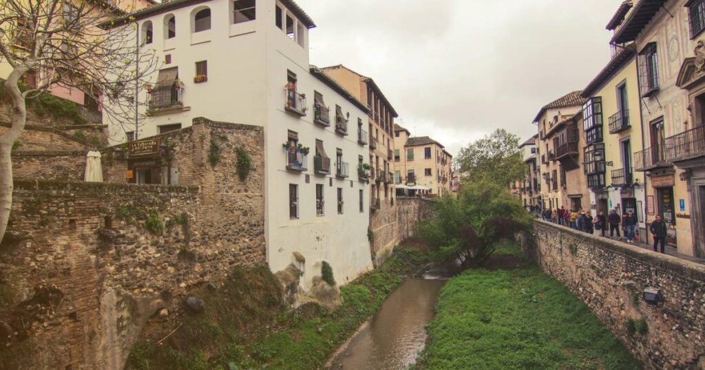 Paseo de los tristes, Granada