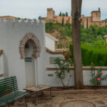 Patio en el restaurante Aben Humeya con vistas a la alhambra